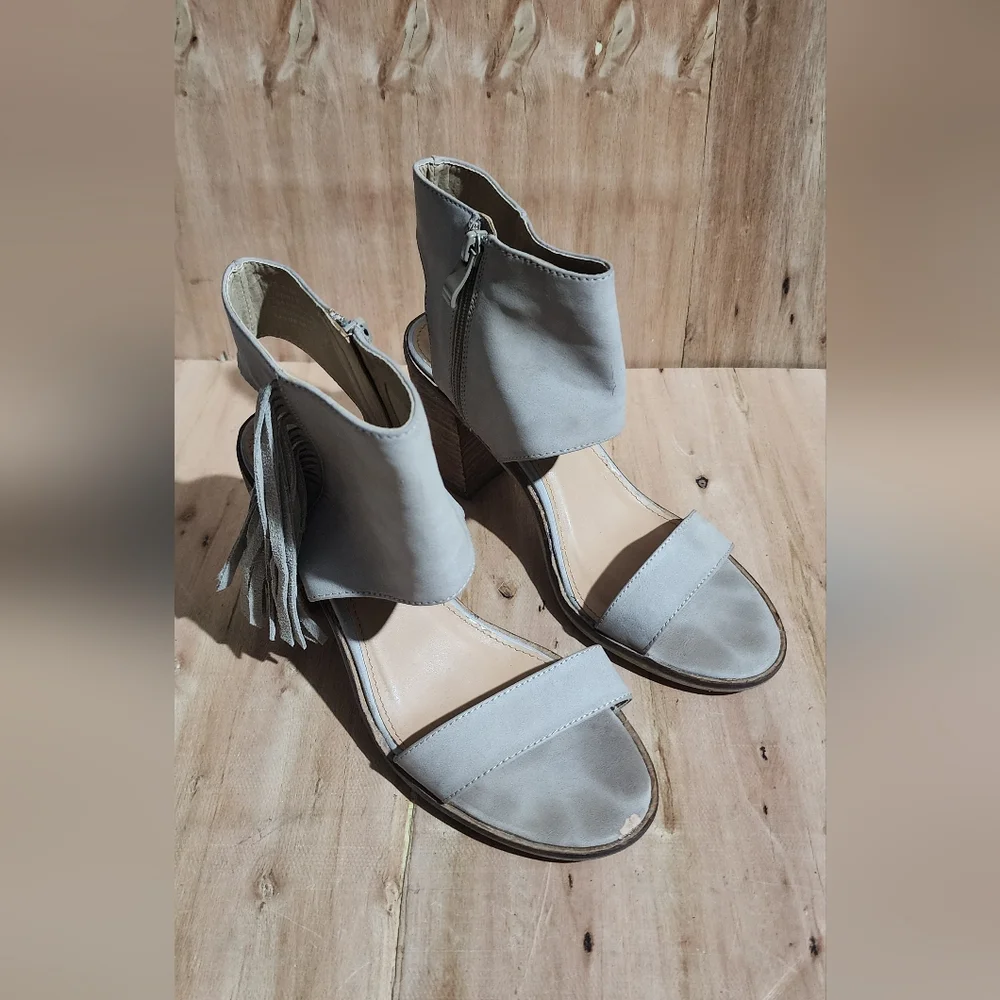 Very Volatile Fringe Heels Size 8